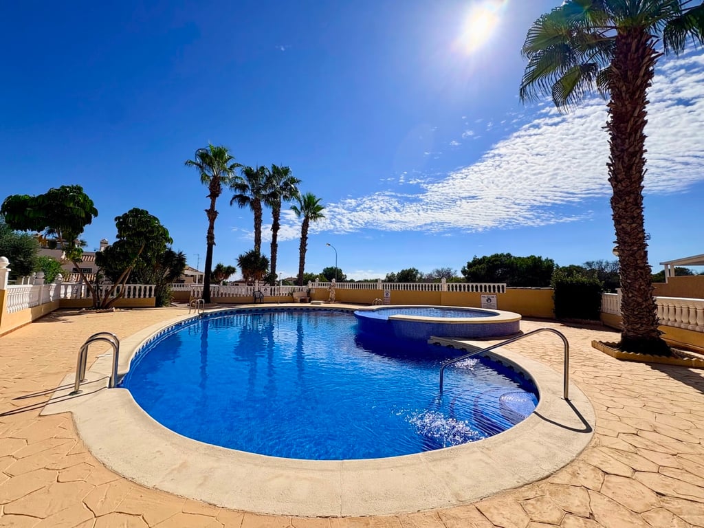 Villa in Playa Flamenca - Image 2