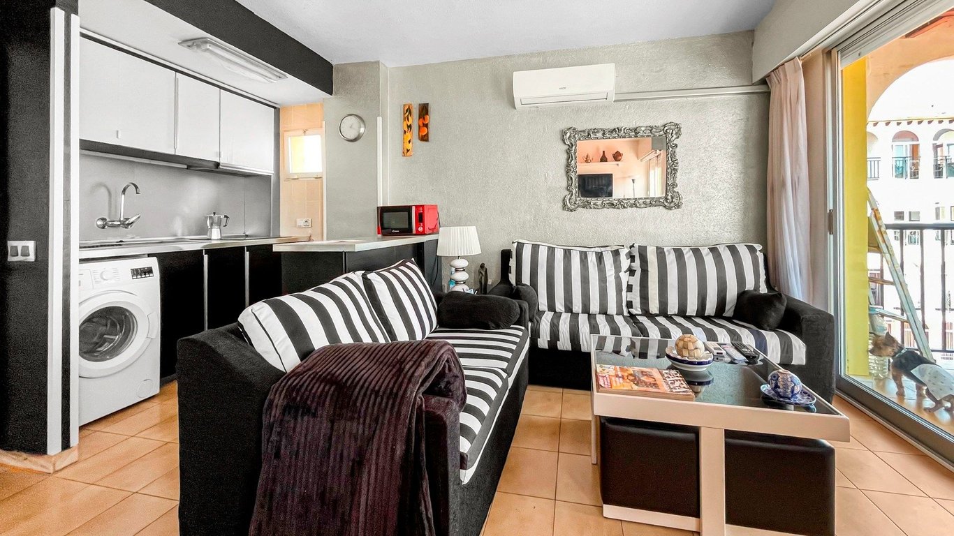 Apartment in Residencia los Altos - Image 3