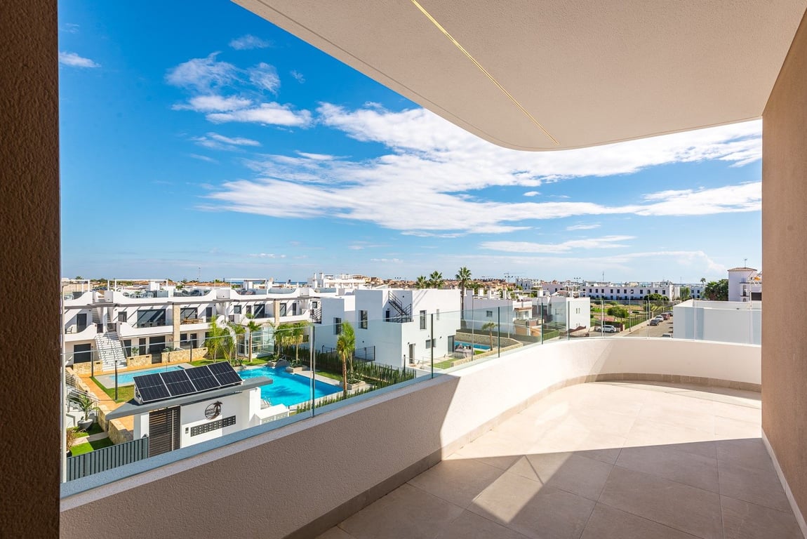 Apartment in Punta Prima - Image 3