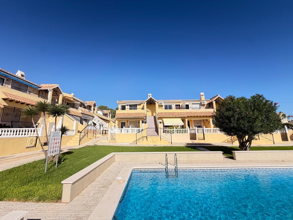 Penthouse in Villamartin - Image 2