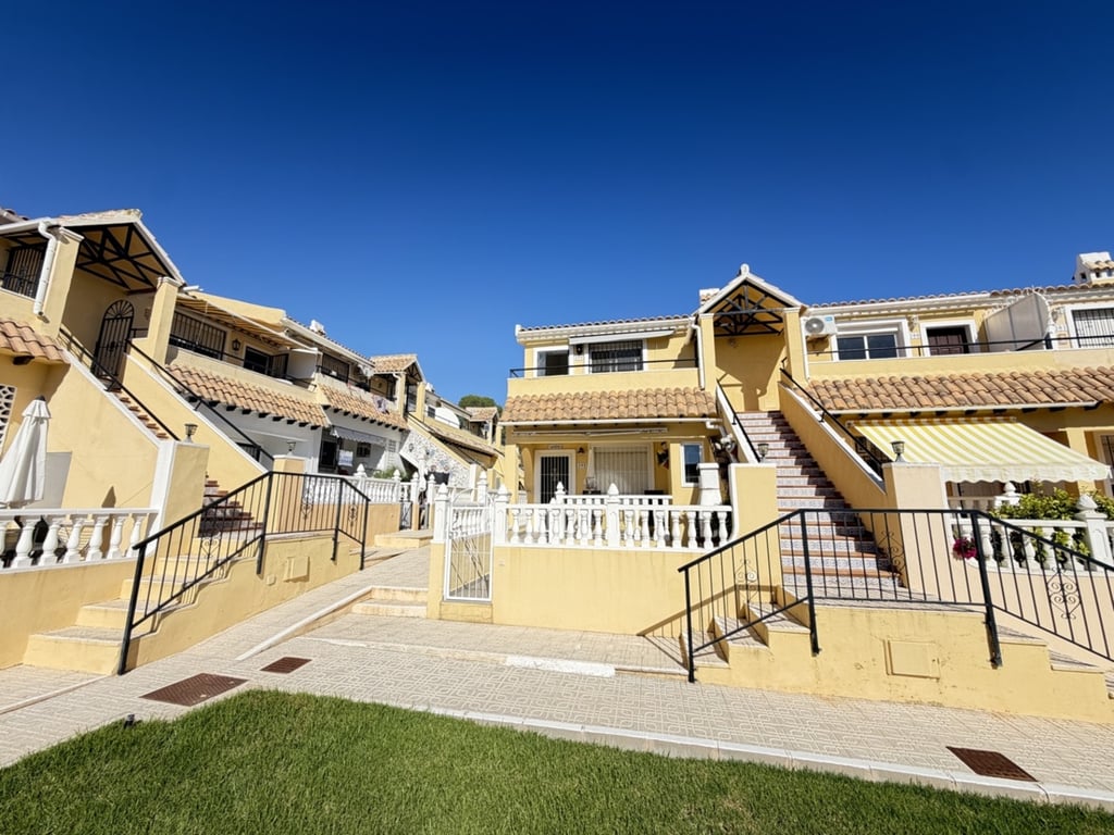 Apartment in Villamartin - Image 2