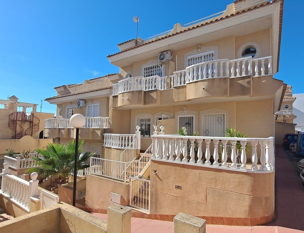 House in Villamartin - Image 2