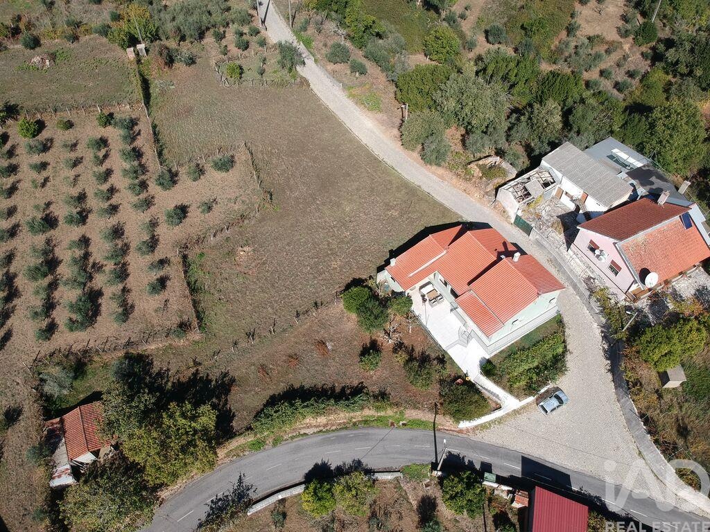 House in Figueiro Dos Vinhos - Image 2