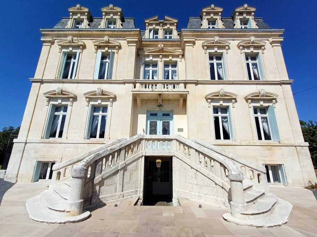 House in Saint-Jean-d'Angely - Image 2