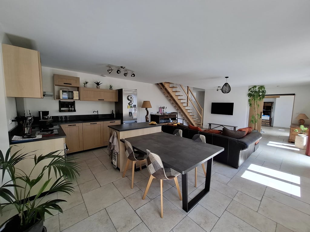 House in Brioux-sur-Boutonne - Image 2