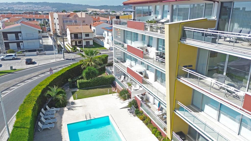 Apartment in Sao Martinho do Porto - Image 3