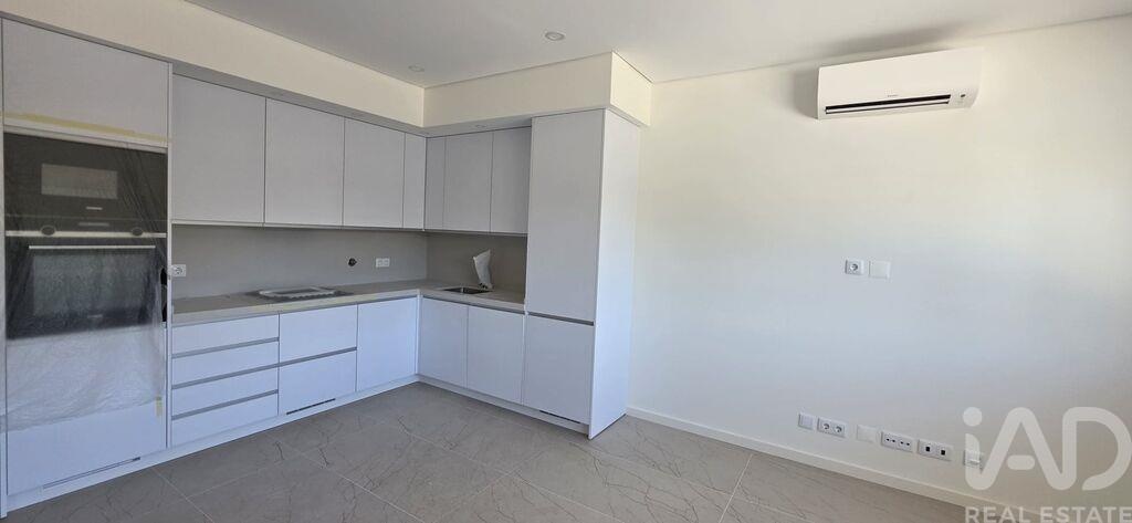 Apartment in Quarteira - Image 2