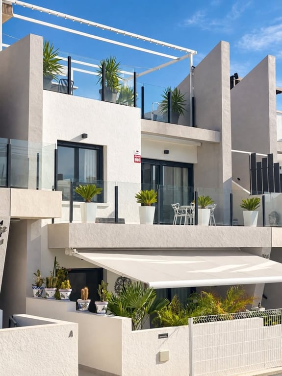 Penthouse in San Miguel de Salinas - Image 2
