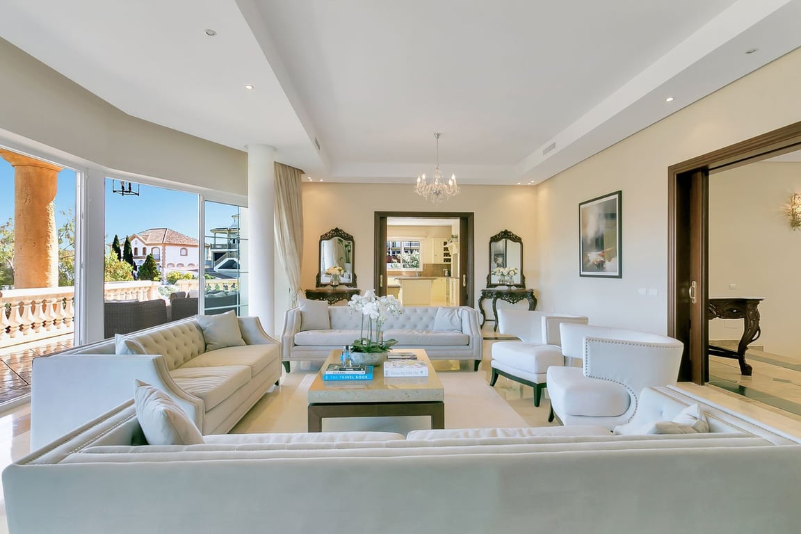 House in Mijas Costa - Image 3