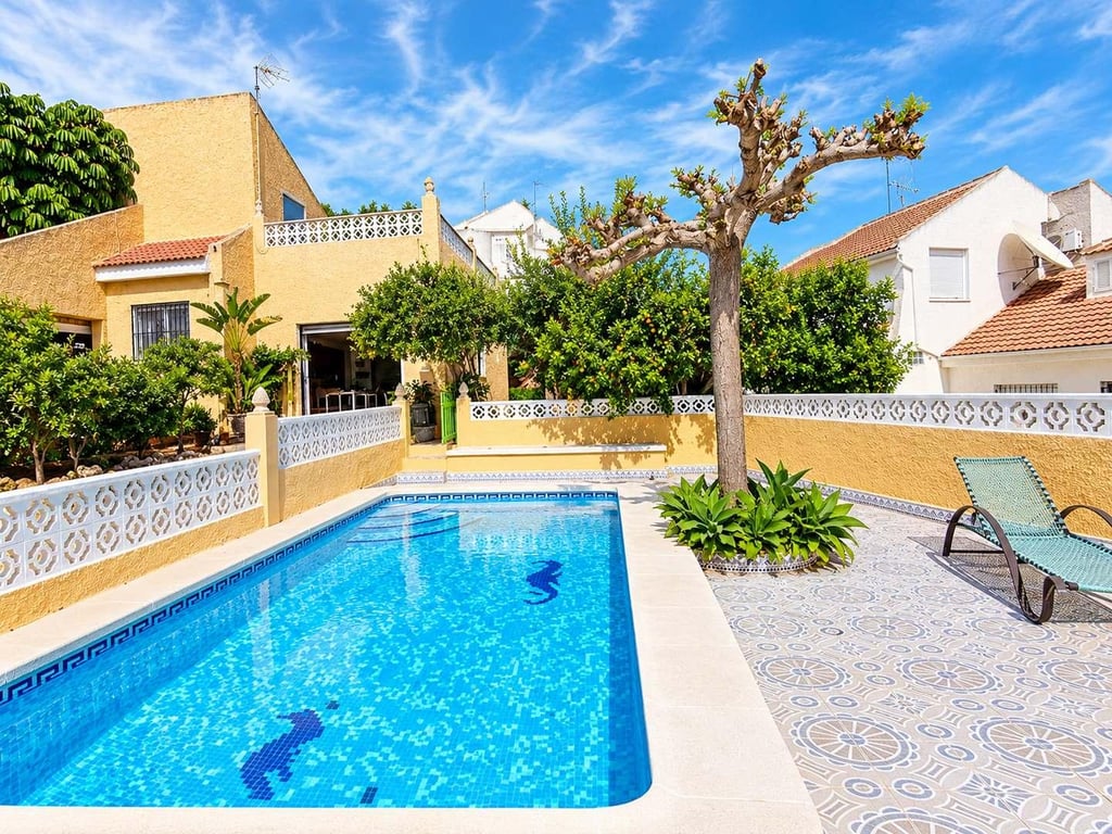 Villa in San Miguel de Salinas - Image 3