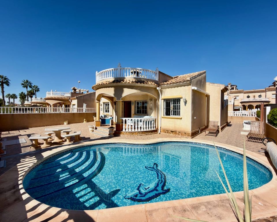 Villa in Urbanizacion El Raso
