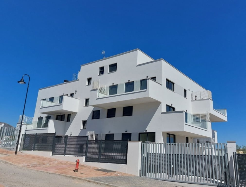 Apartment in Mijas Costa - Image 3