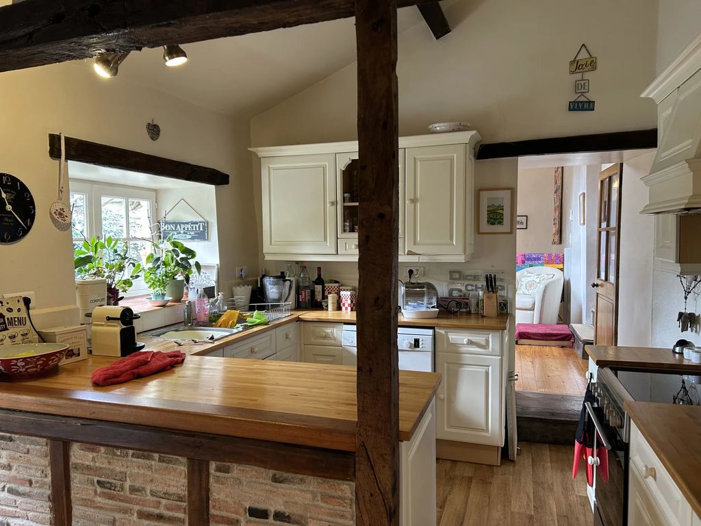 House in Cherval - Image 3