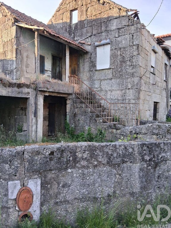 House in Lajeosa do Dao - Image 3