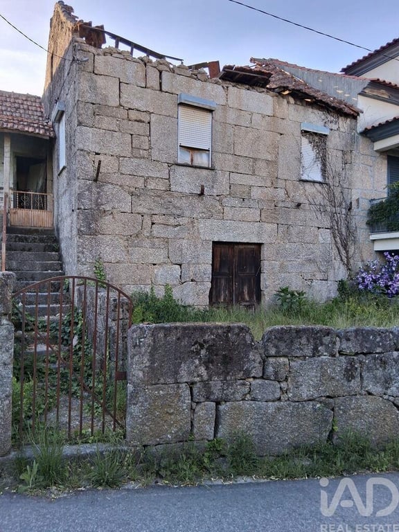 House in Lajeosa do Dao - Image 2