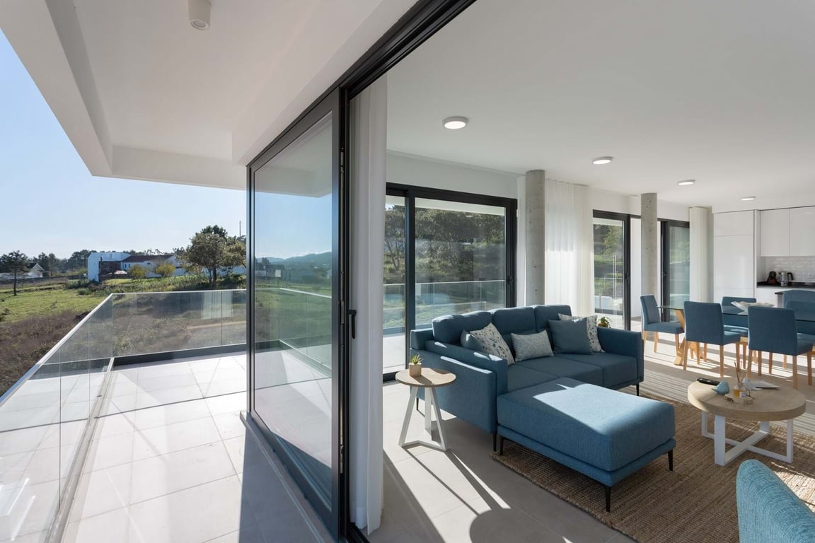 Villa in Famalicao - Image 2