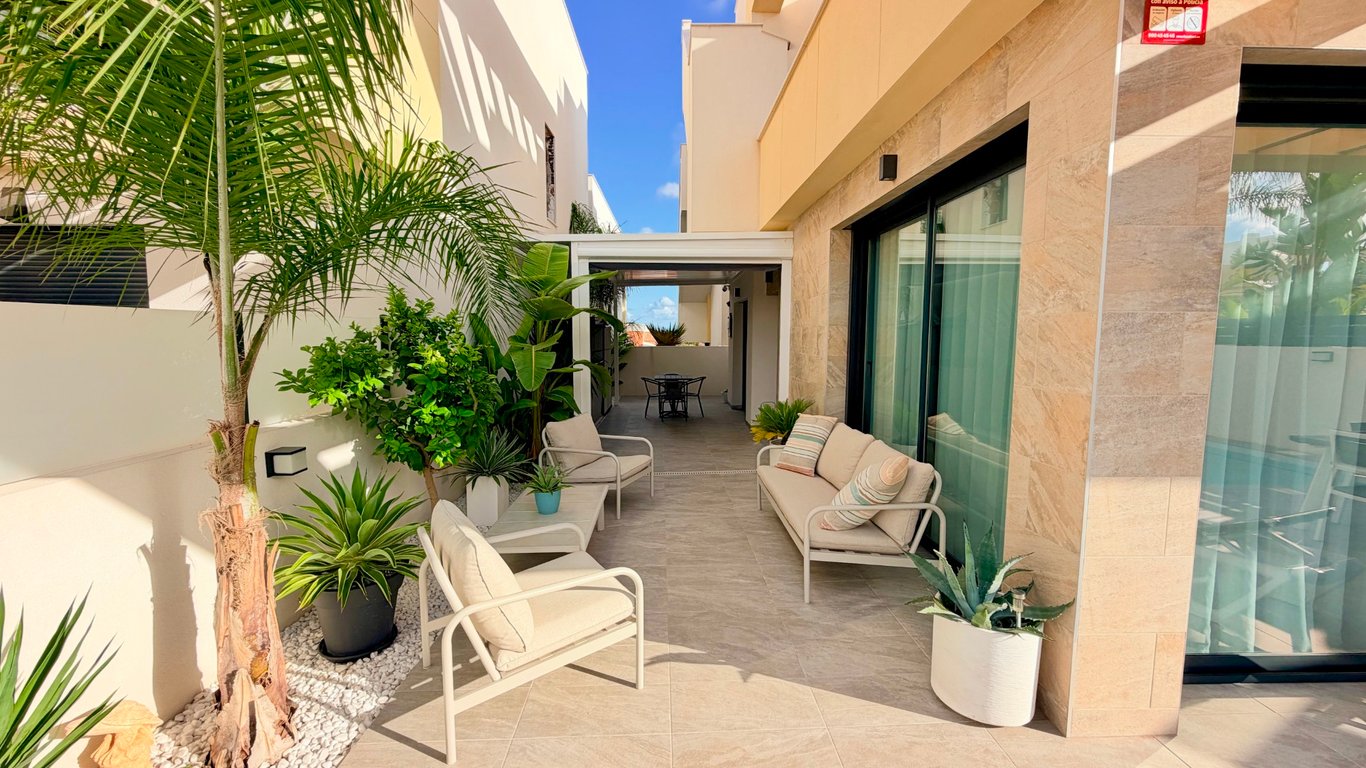 Villa in Los Montesinos - Image 3