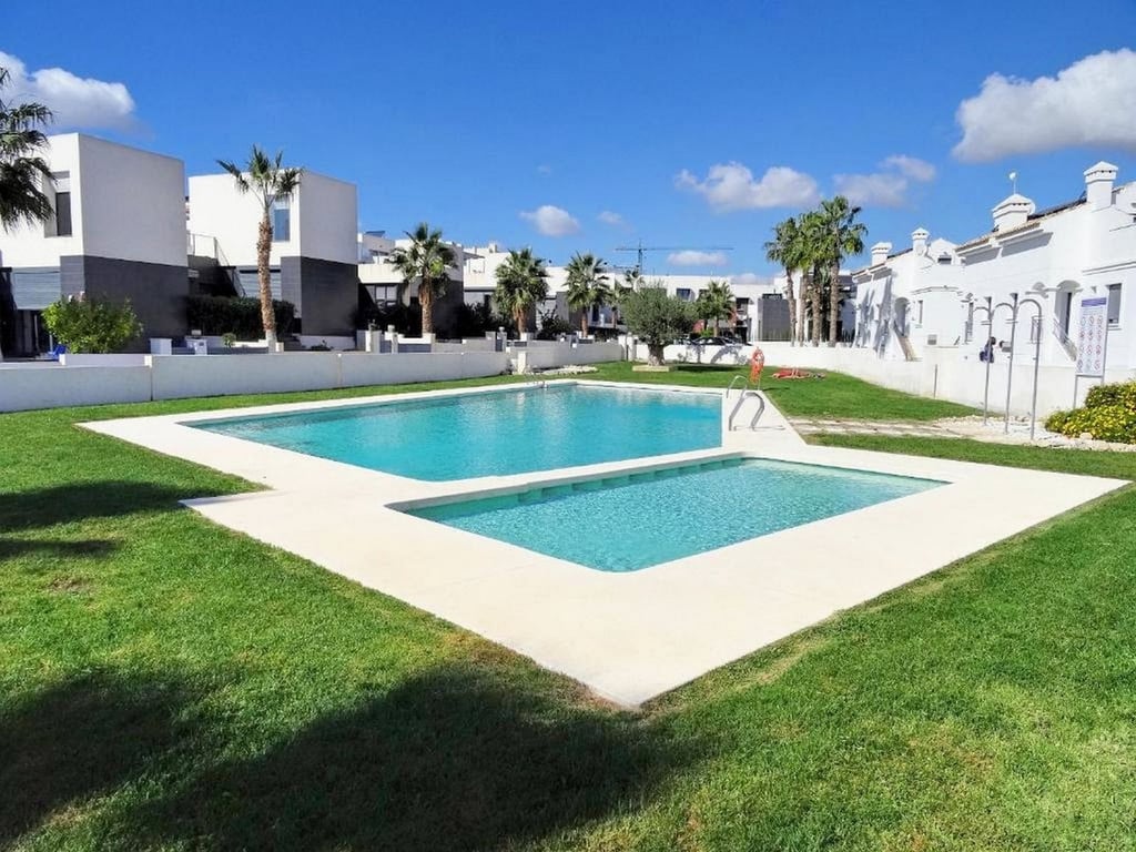 Apartment in Villamartin - Image 2