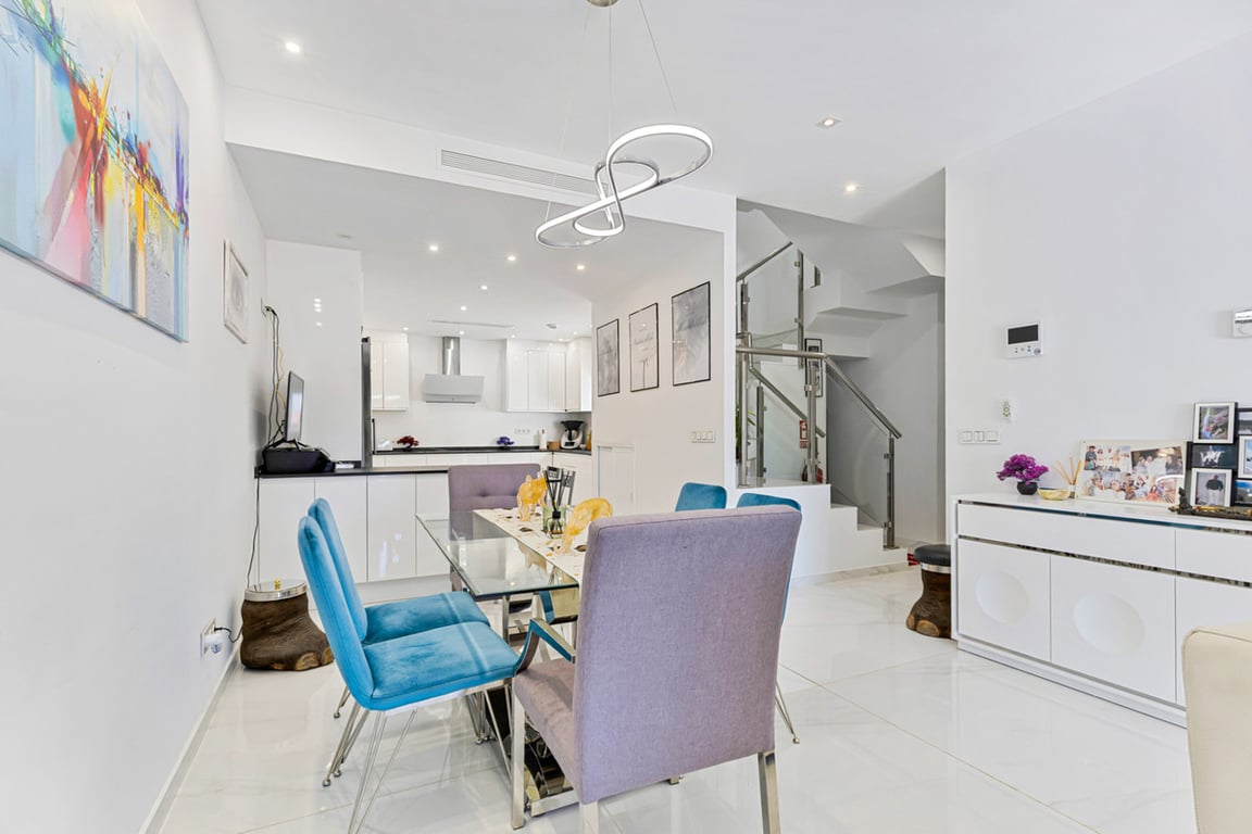 Apartment in Nueva Andalucia - Image 2