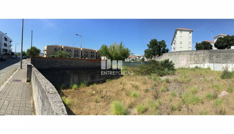 House in Campanha - view 1