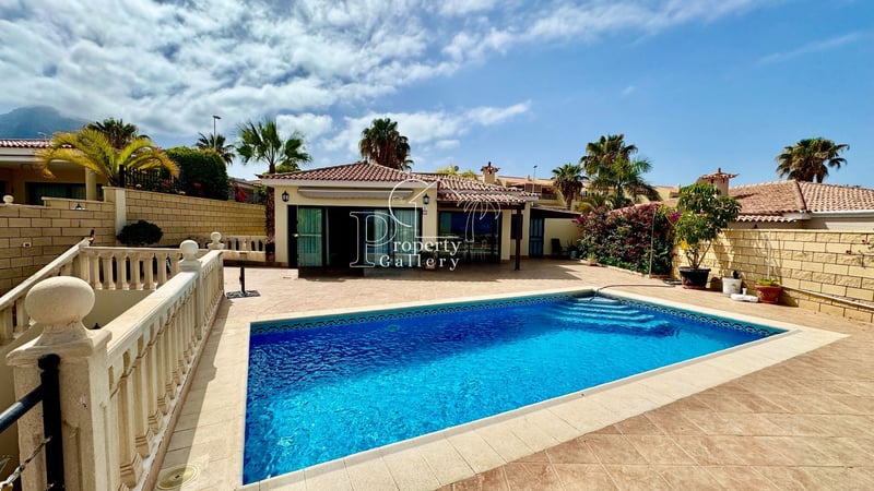 Villa in Playa de Fanabe - view 1