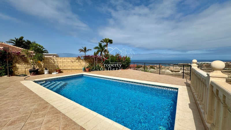 Villa in Playa de Fanabe - view 1