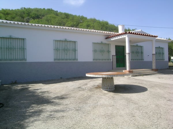 House in Colmenar de la Sierra - view 1