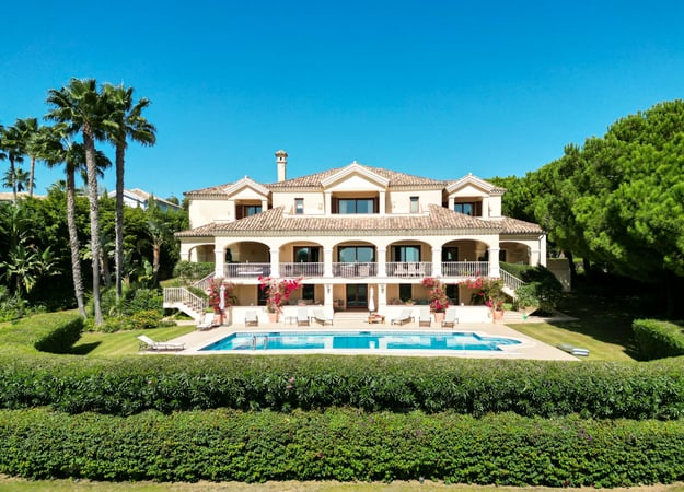 Villa in Sotogrande - view 1
