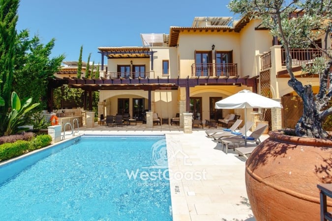 House in Kouklia - view 1