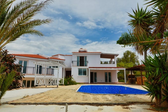 Villa in Pegeia - view 1