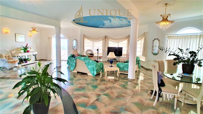 House in Tala - view 1