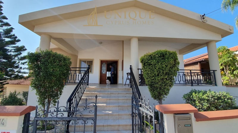 House in Emba - view 1