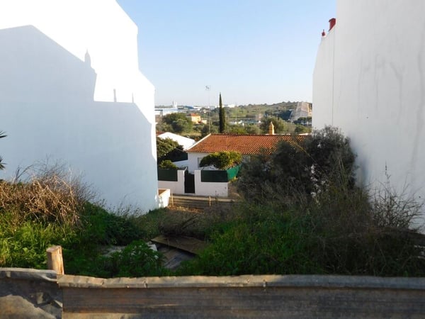 Land in Lagoa - view 1