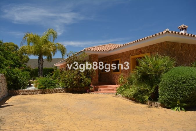 House in La Mairena - view 1