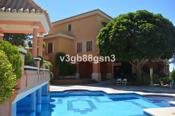 House in Mijas Costa - Image 2