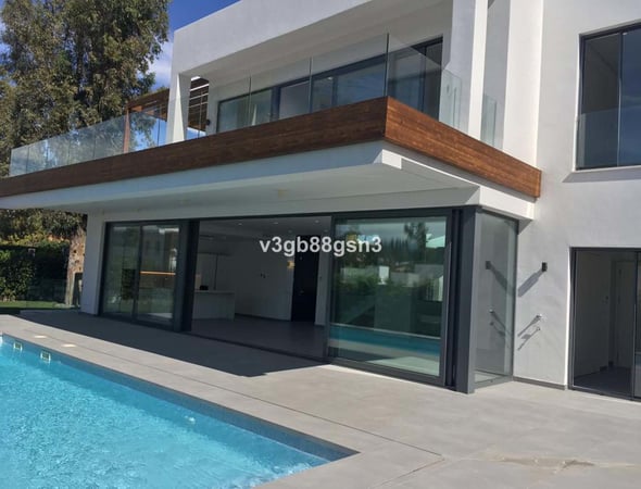 Villa in Estepona - view 1