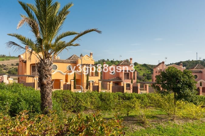 Villa in Estepona - view 1