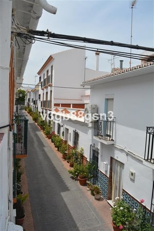 House in Guaro - view 1