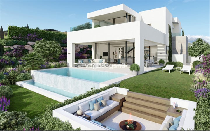 House in Estepona - view 1