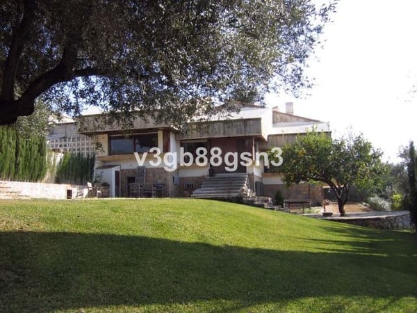 House in Elviria - view 1