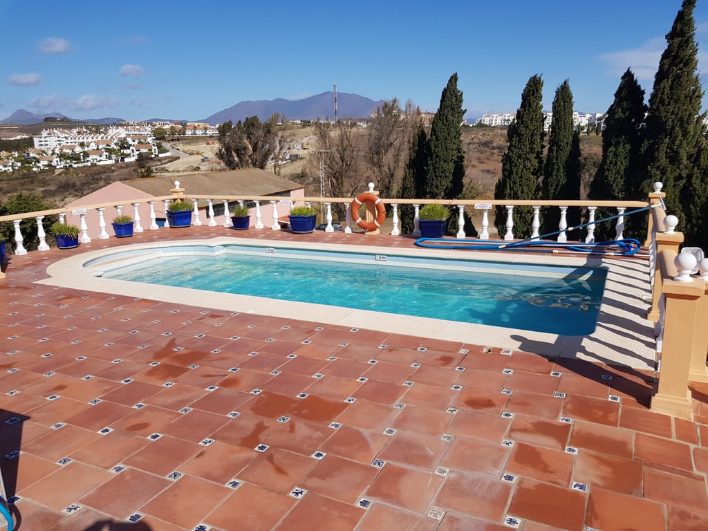 House in La Duquesa - Image 2