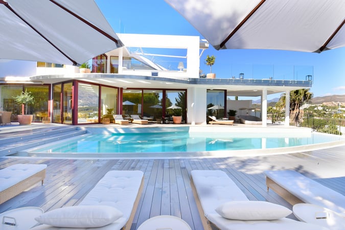 Villa in Nueva Andalucia - view 1