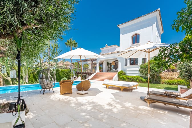 Villa in Nueva Andalucia - view 1