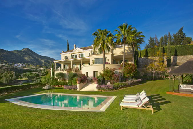 Villa in Benahavis - view 1