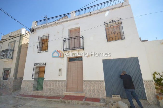 House in Sufli - view 1