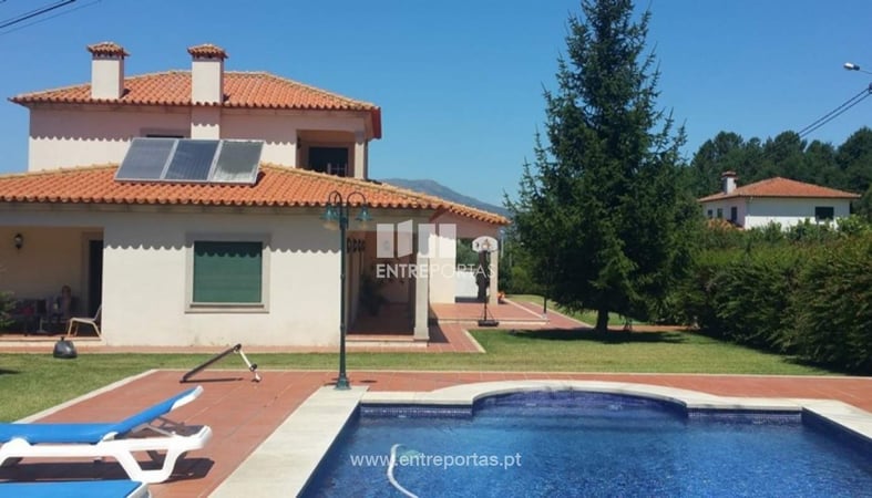 House in Deao - view 1