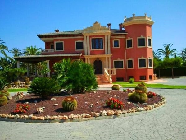 House in Elche - view 1