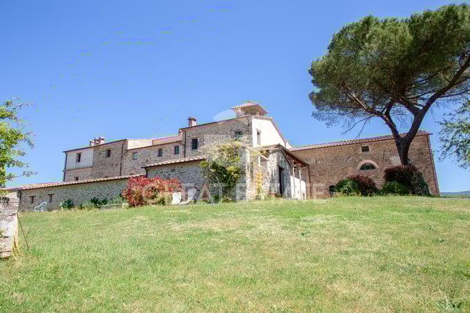House in Lisciano Niccone - view 1