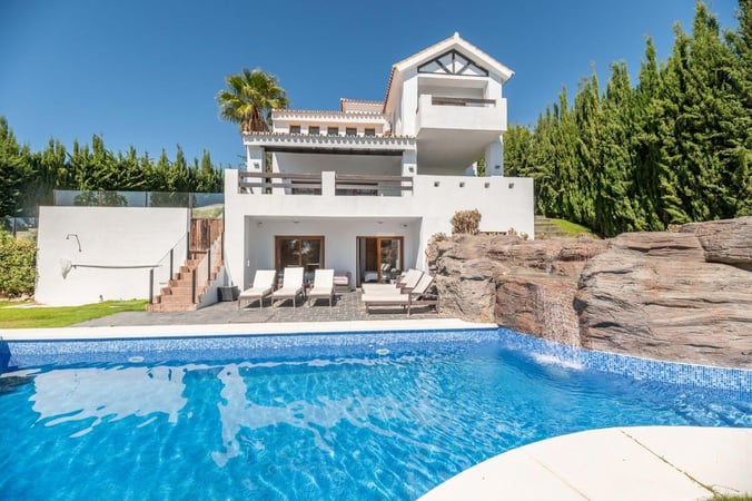Villa in Estepona - view 1