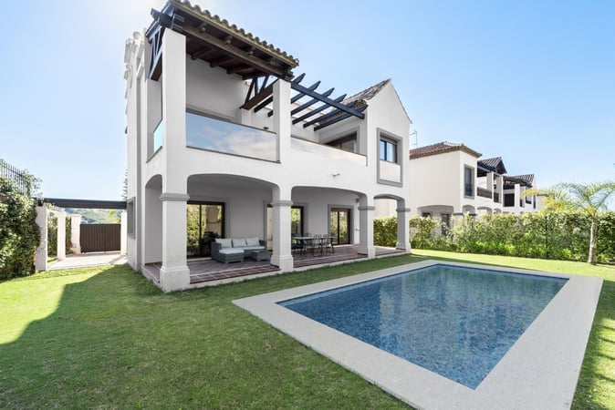 House in Estepona - view 1